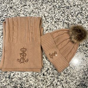 Set of hat and scarf